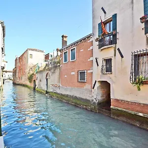  Apartment San Barnaba On The Canal